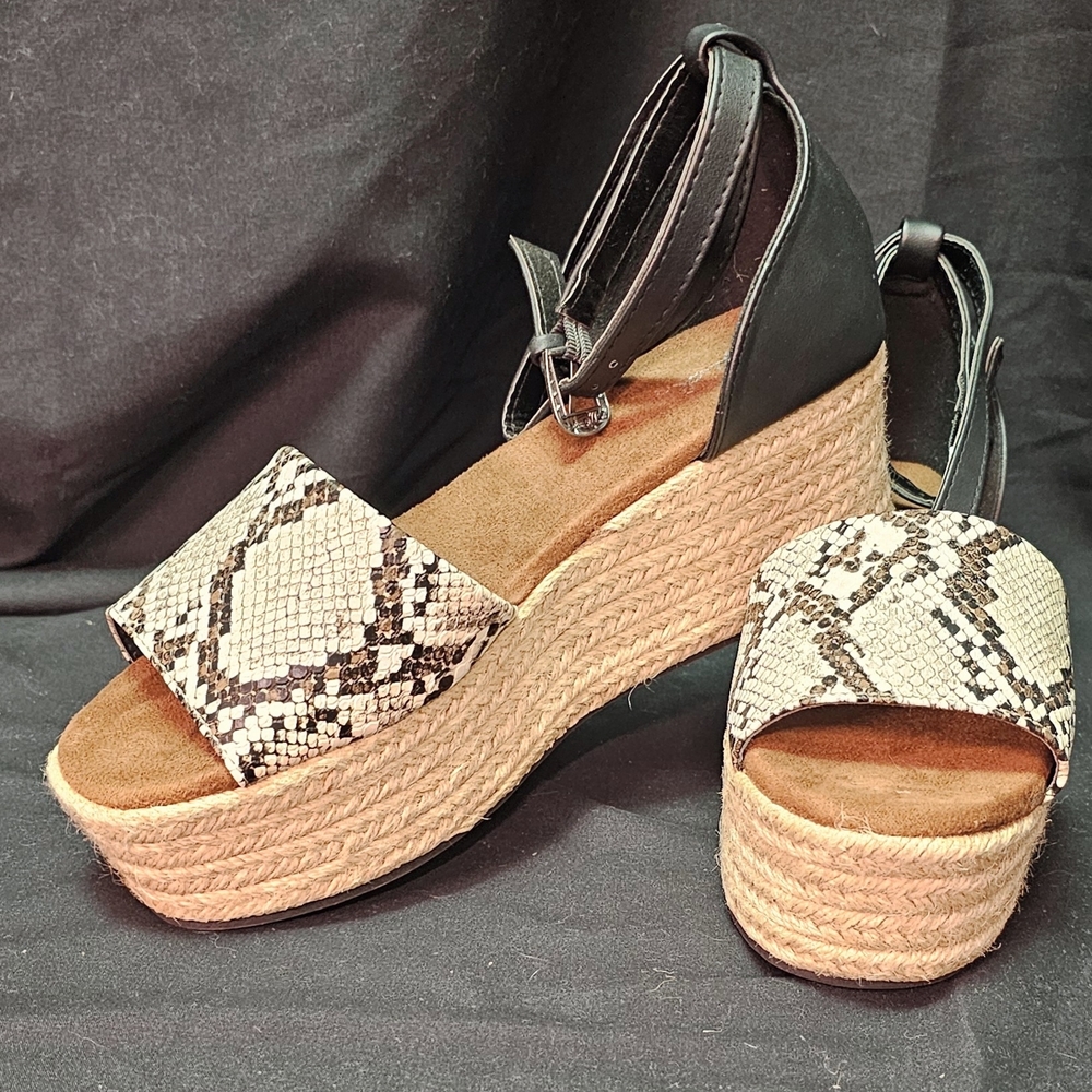 NWT Chic Black and Cream Espadrille Wedges with Snakeskin Pattern